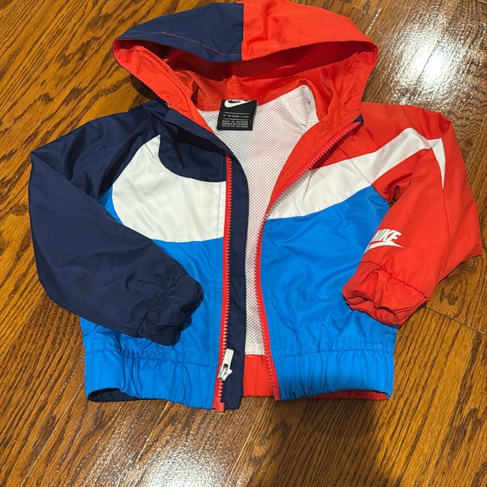 Boys Nike lightweight zipper jacket with hood